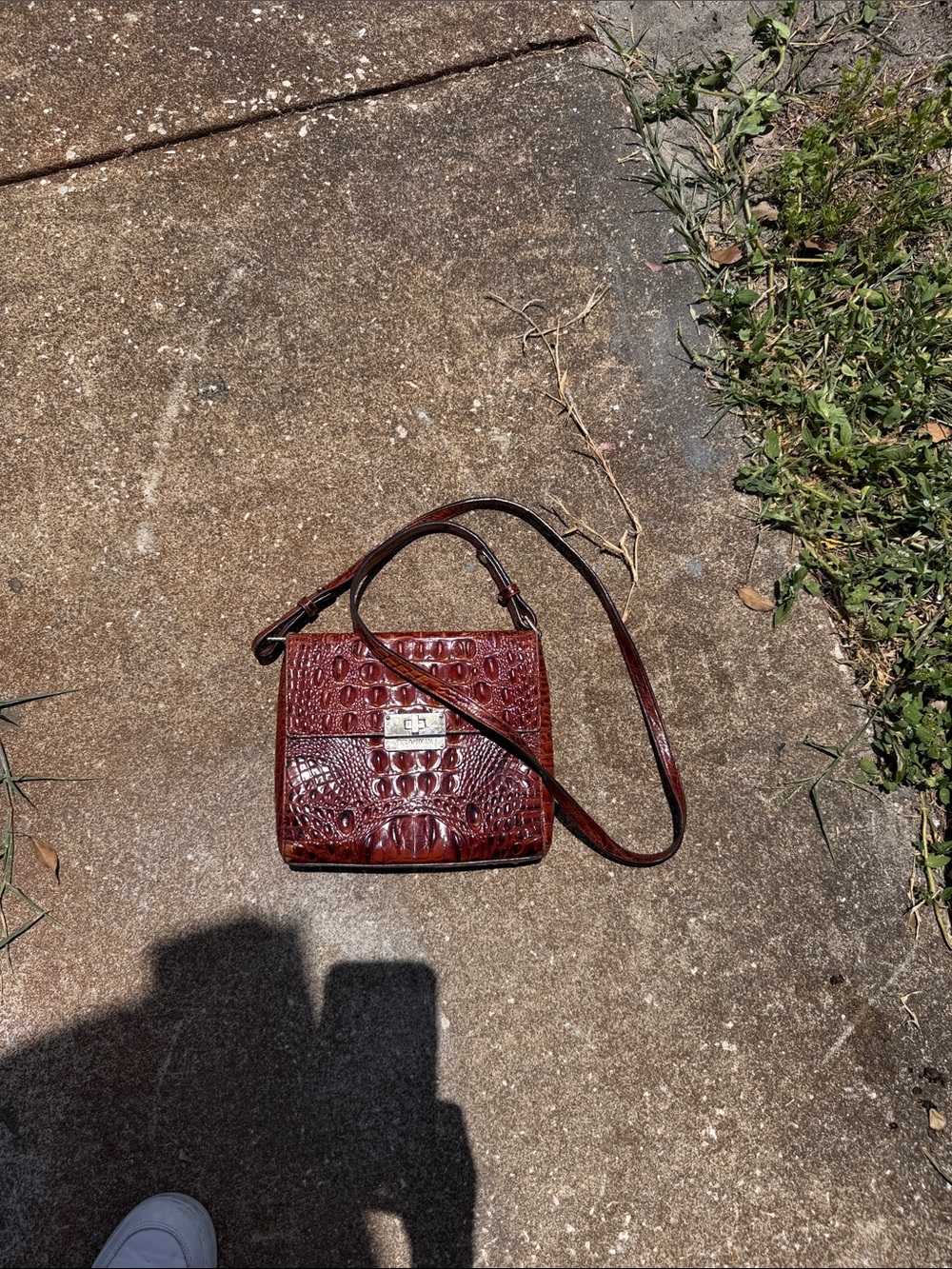 Vintage Brahmin Brown Croc-Embossed Leather Crossbody. Excellent condition